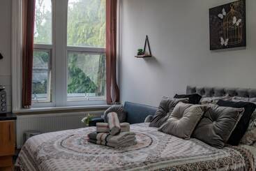 דירות לתיירים Bv Comfy Studio At Maningham Lane Bradford