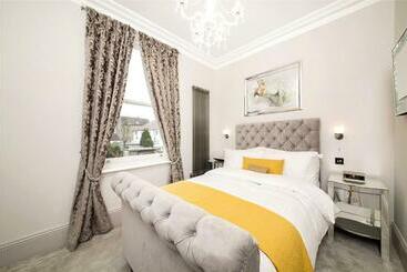 דירות לתיירים Luxurious 1 Bedroom Apartment. Indoor Fireplace