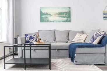 ツーリストアパートメント Sea Crest Retreat   Modern   2 Br   Sa   By The Sea