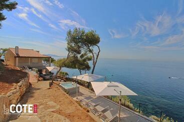 Жильё для туристов A Couper Le Souffle Magnifique Villa Sur L Eau