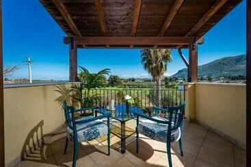 דירות לתיירים Delux With Jacuzzi And Private Pool