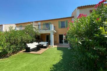 דירות לתיירים Maison Climatisée, Proche Plage Avec Jardin