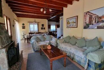 דירות לתיירים Petit Chalet Platres