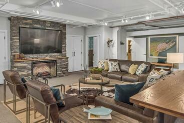 דירות לתיירים Rustic Lodge At The Maddox 6 Bedrooms