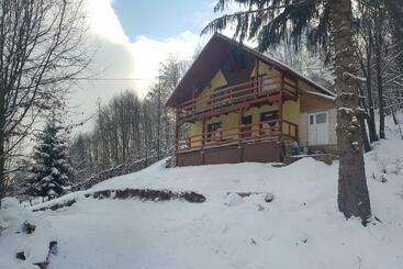 Жильё для туристов Cabana   Langa Brad