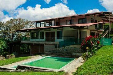 ツーリストアパートメント Finca Hotel Curibay