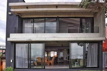 شقق خاصة سياحية Imoyo Inn Luxury Ocean View Family House Sandbaai