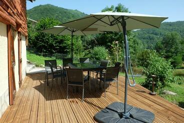 Жильё для туристов Maison Au Calme Avec Spa, Vue Et Espace