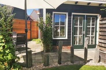 Жильё для туристов Rustig Gelegen Vakantiehuis Ak10