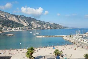 Жильё для туристов Trilocale Mentone Vista Mare