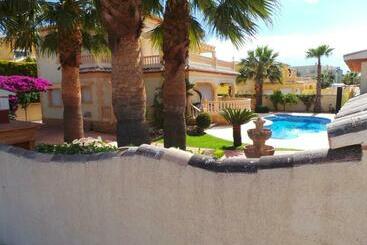 ツーリストアパートメント Villa Amistad Calpe