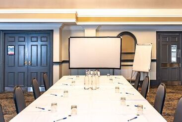 فندق Almondsbury Inn & Lounge