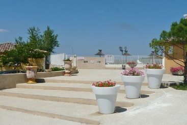 فندق Domaine Des Garrigues