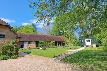 Отель Halfway Bridge