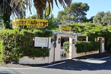 هتل La Petite Auberge