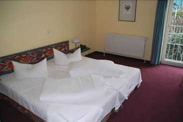 Отель Lindenberger Hof