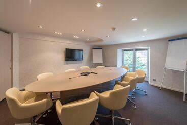 Отель Logis Grand Hôtel Des Bains