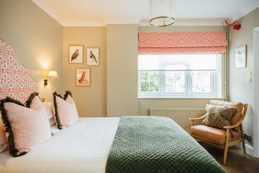 فندق The Farmhouse At Redcoats