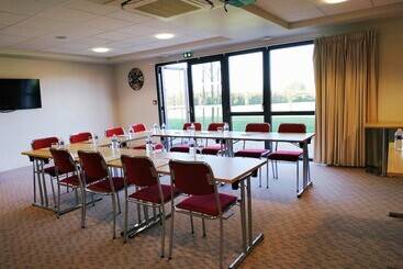 בית מלון כפרי Hôtel La Verriaire   The Originals