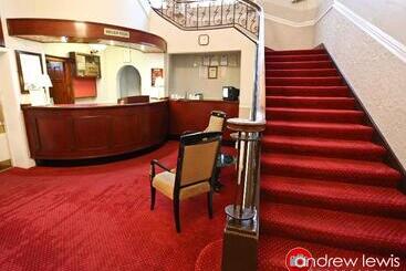 هتل The Station Apart