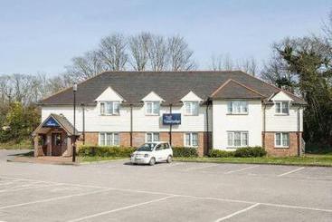 Отель Travelodge Havant Rowland's Castle