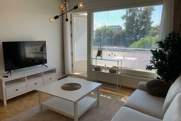 דירות לתיירים Hyvin Varusteltu Perhehuoneisto Pysäköintipaikalla