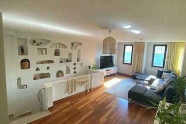 관광객 아파트 Private Triplex House In The City Center