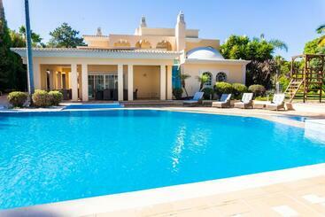 Жильё для туристов Villa Green Horizon Quinta Do Lago