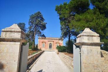 ツーリストアパートメント Antique Villa, Casa Rosa   3 Bed, 2 Bath With Pool