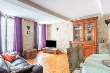 Жильё для туристов Au Coeur De Creully Belle Maison De Ville