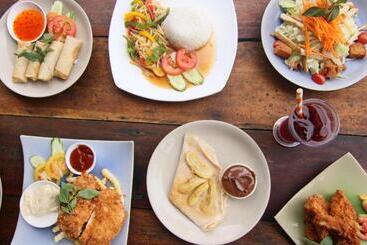 فندق Mad Monkey Koh Rong Samloem