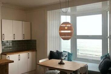 דירות לתיירים Lovely Seafront 2 Bed Flat In Aberystwyth