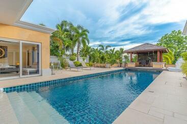 관광객 아파트 Sanook Villa 4br Super Luxury Pool Villa, Bbq, Pool Table, Karaoke