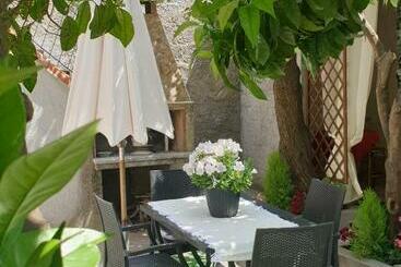 דירות לתיירים Casa Vacanze Con Giardino E Area Barbecue