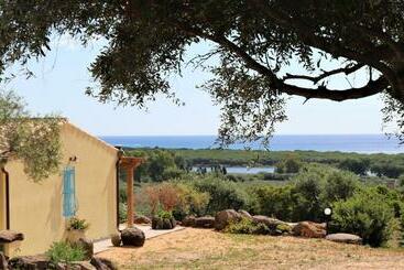 Жильё для туристов Country Villa Sant Elène Appartamento Mirto