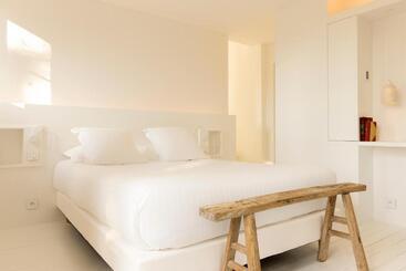 هتل ô Plum Art Chambres De Caractère