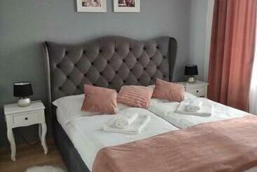 شقق خاصة سياحية Karina Apartman