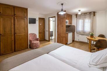 פנסיון Esera Room