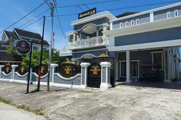 ペンション Mahakam Guest House