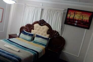 פנסיון Marcilee Guesthouse