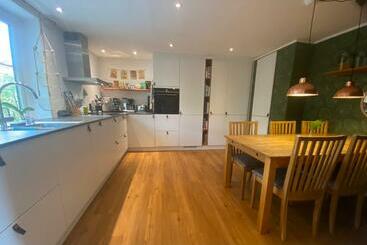 游客公寓 The Yellow Townhouse