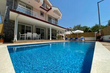 Жильё для туристов Villa Sunrise