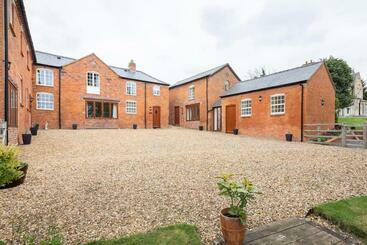 관광객 아파트 Westfield Country Barns   Chestnut Barn