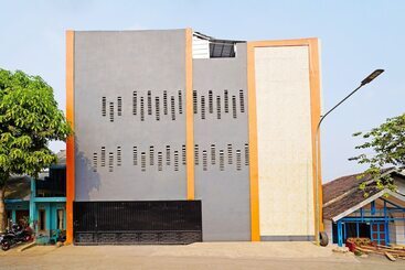 Отель Spot On 91557 Biring Residence