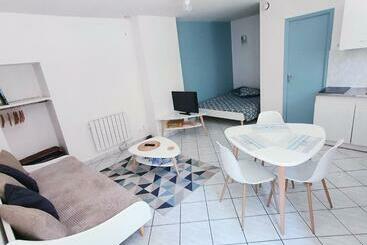 דירות לתיירים L Abrincat Studio, Centre Entre Donjon Et Vue Mont