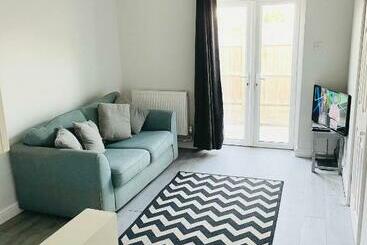 דירות לתיירים Nidd House Apartment