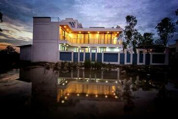 ツーリストアパートメント Sherlock Homes 221b Lonavala 4bhk