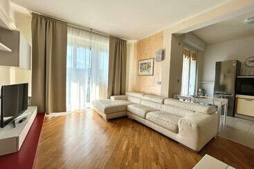 شقق خاصة سياحية Appartamento Puccini A 6 Minuti In Bus O Auto Dalla Stazione Centrale