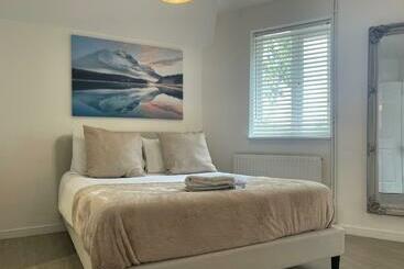 관광객 아파트 Canterbury Holiday Apartment Sleeps 6 Free Parking Wifi