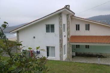 ツーリストアパートメント Casa Con Vistas A La Playa De Pantín